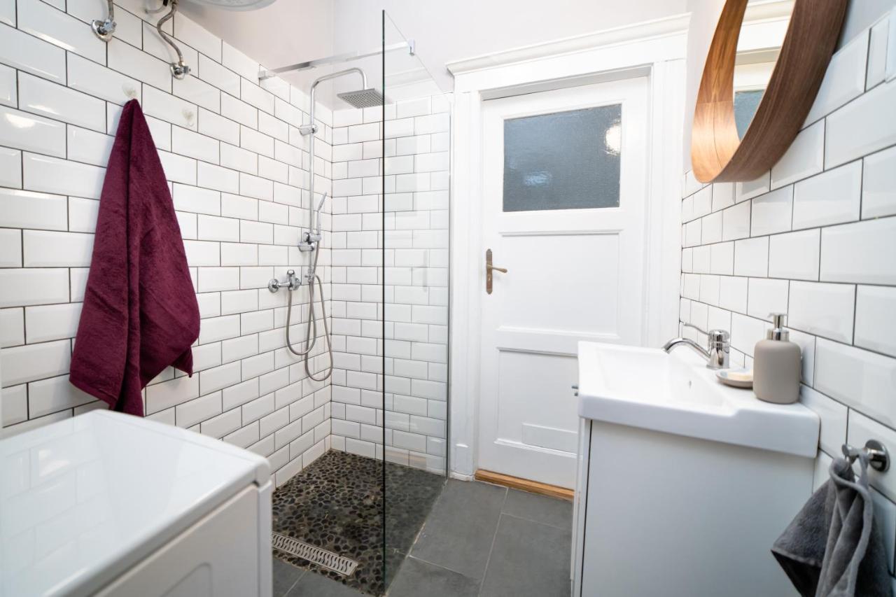Cozy In Near Gellert Hill Apartament